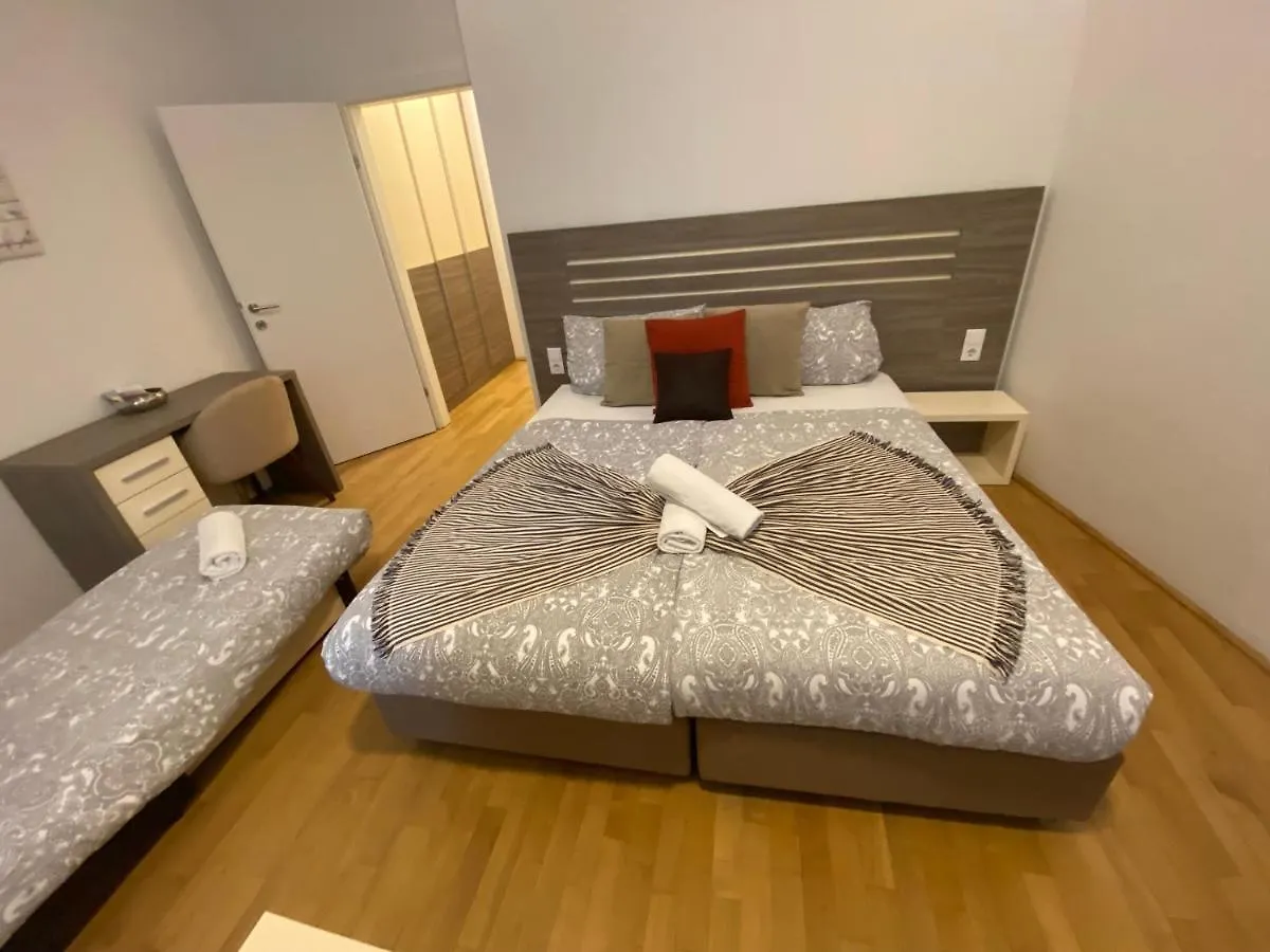Vienna City Apartment 7