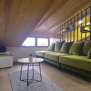 https://lulebore-apartament-1.hotels-in-tirana.com
