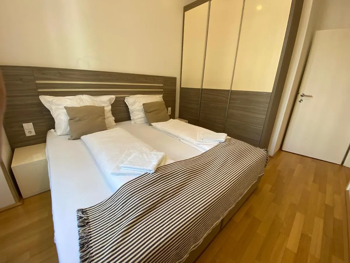 Vienna City Apartment 7