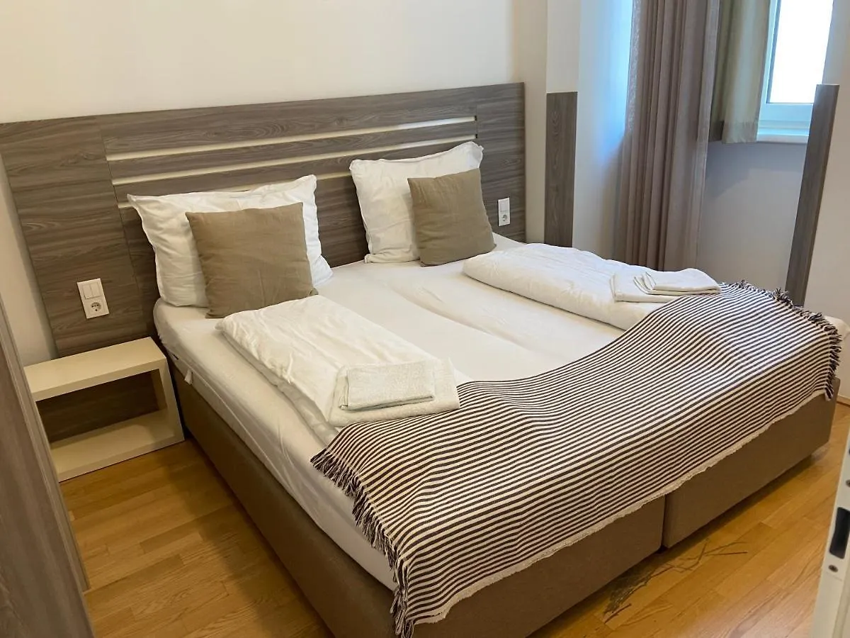 Vienna City Apartment 7