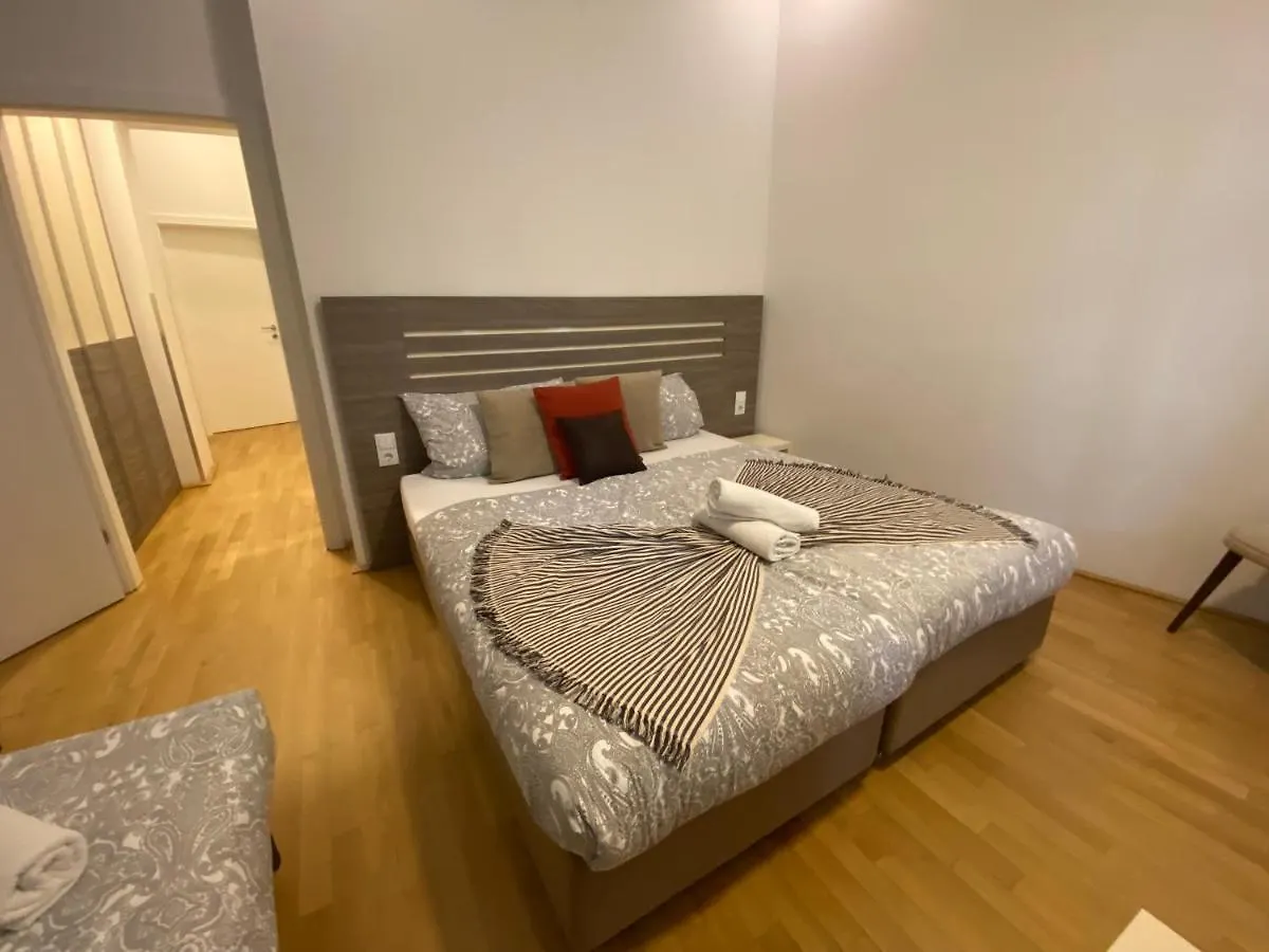 Vienna City Apartment 7