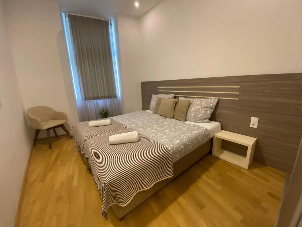 Vienna City Apartment 7