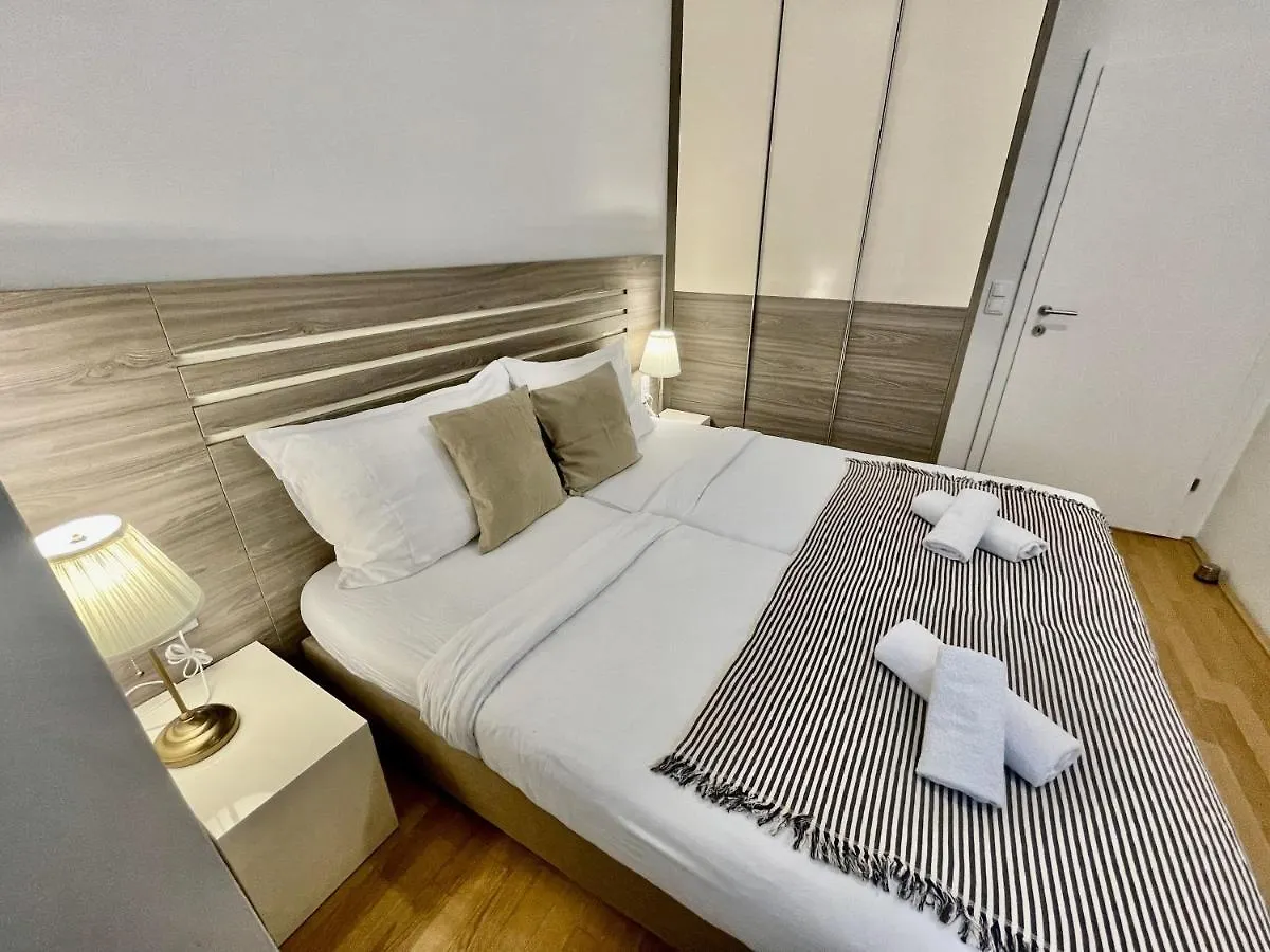 Vienna City Apartment 7