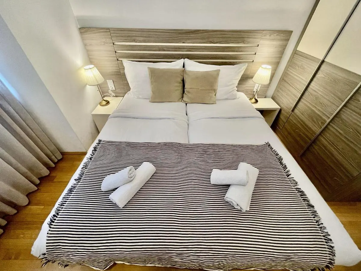 Vienna City Apartment 7