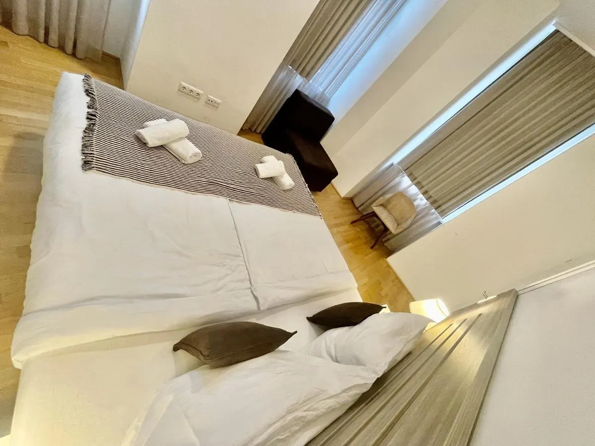 Vienna City Apartment 7