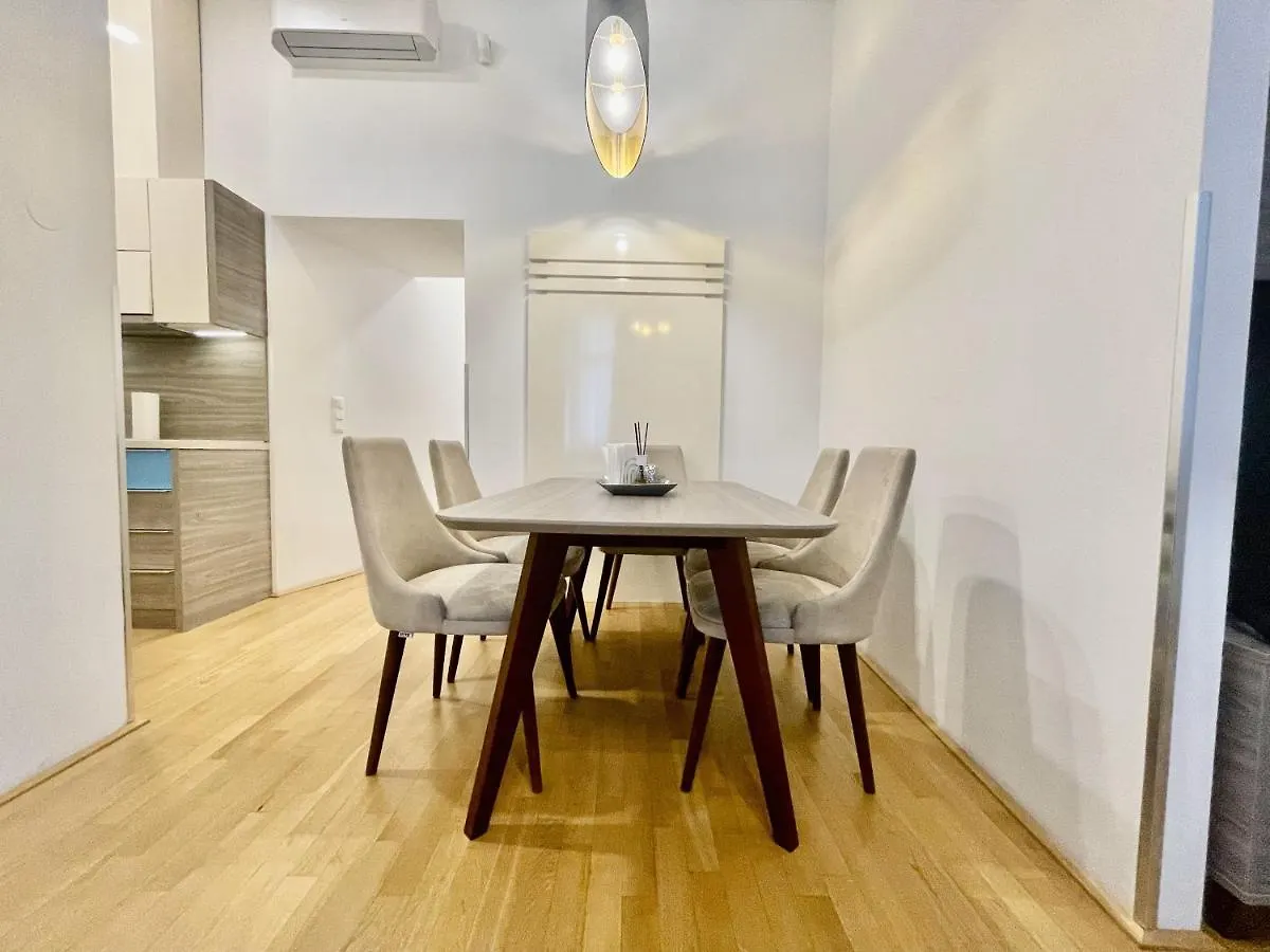 Vienna City Apartment 7