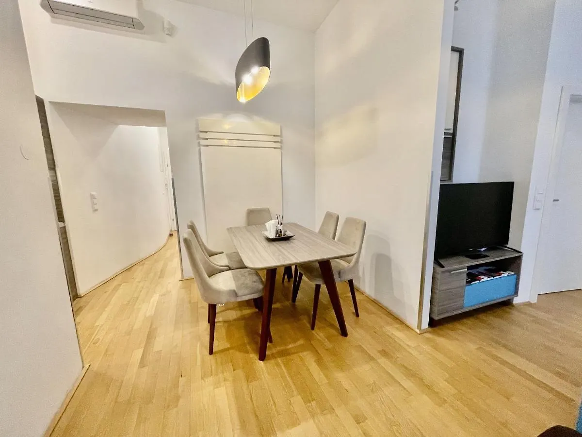 Vienna City Apartment 7