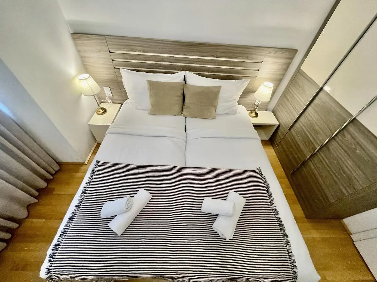 Vienna City Apartment 7