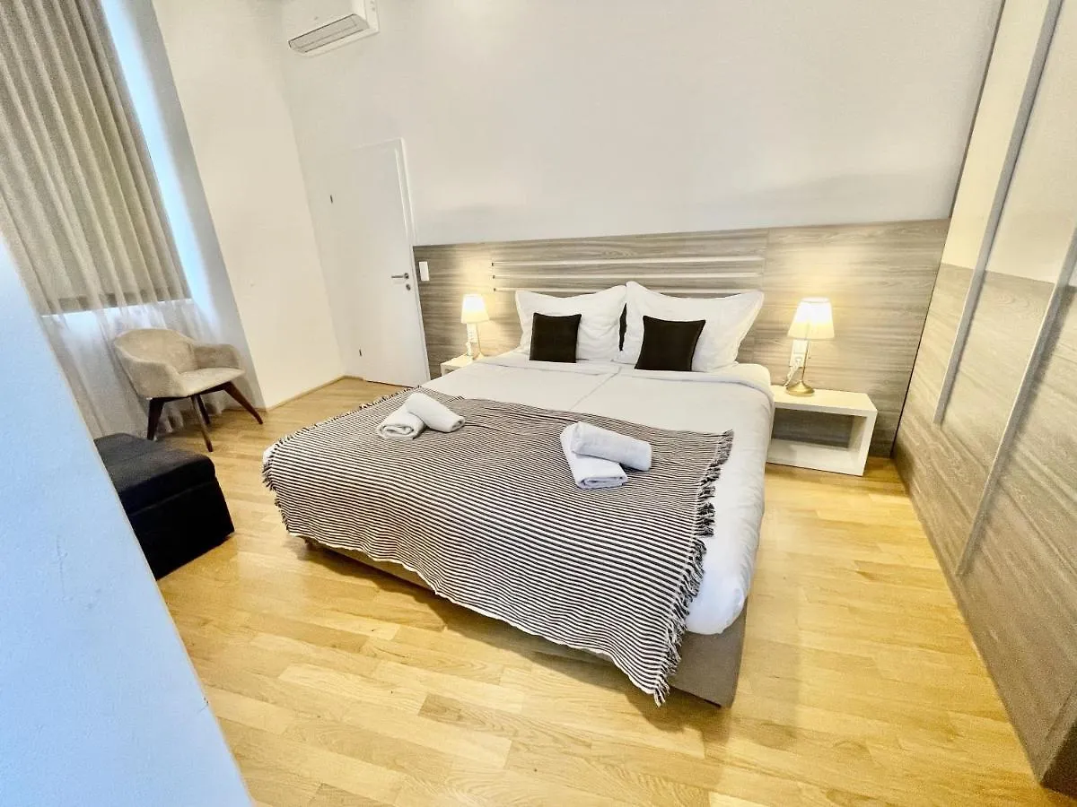 Vienna City Apartment 7