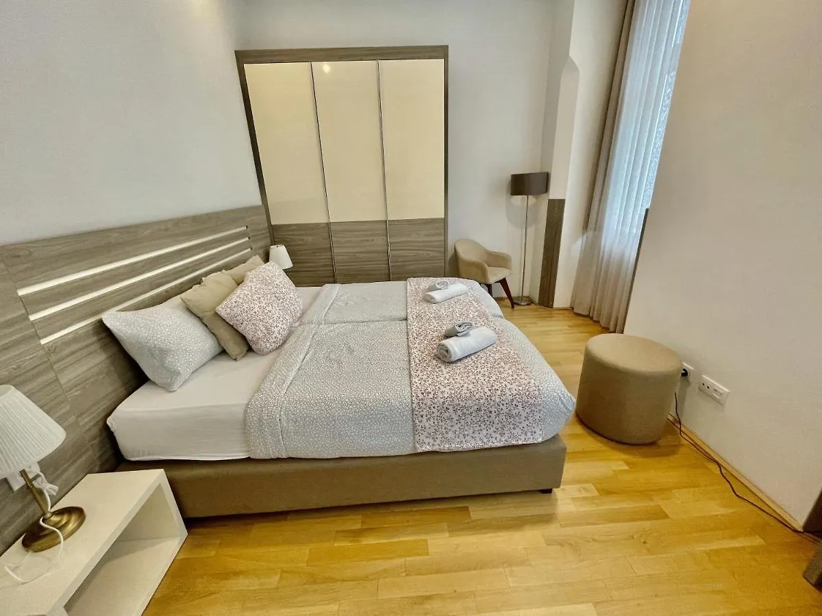 Vienna City Apartment 7