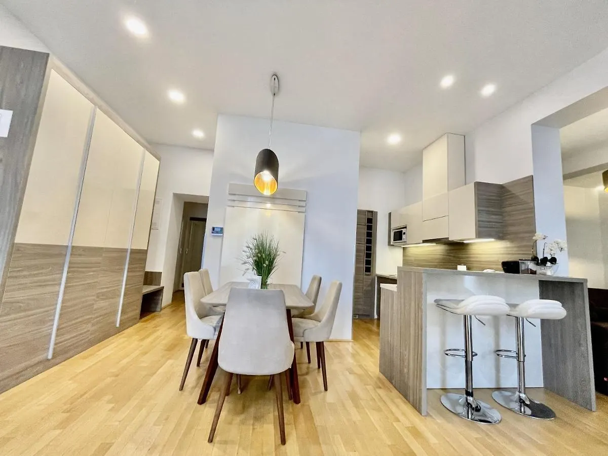 Vienna City Apartment 7